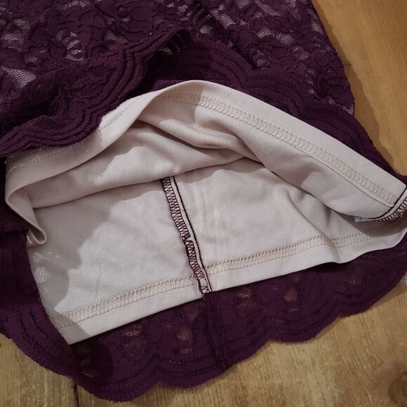 Soieblu Small NWT Wine Red Lace Sheer Long Sleeve Bodycon Dress Scalloped Hem - Picture 16 of 16